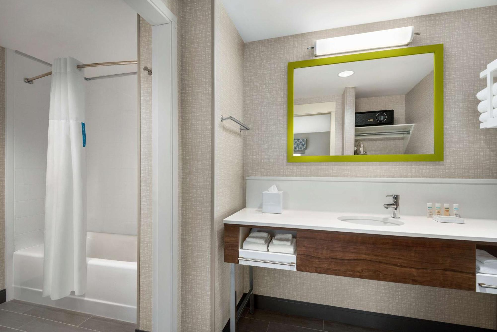 Hampton Inn & Suites Kelowna, British Columbia, Canada Kültér fotó